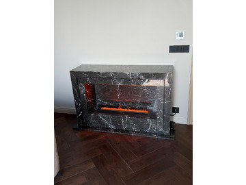 Электрокамин из мрамора Nero Marquina