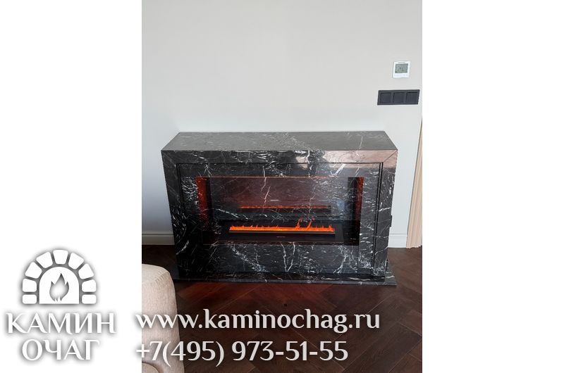 Электрокамин из мрамора Nero Marquina